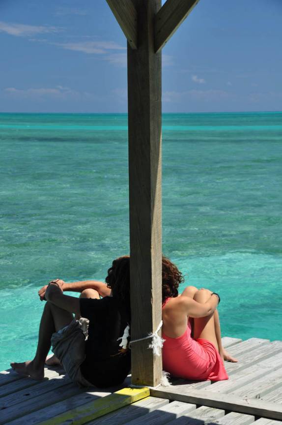 Em Caye Caulker, esperando o barco para San Pedro, na grande barreira de corais, em Belize